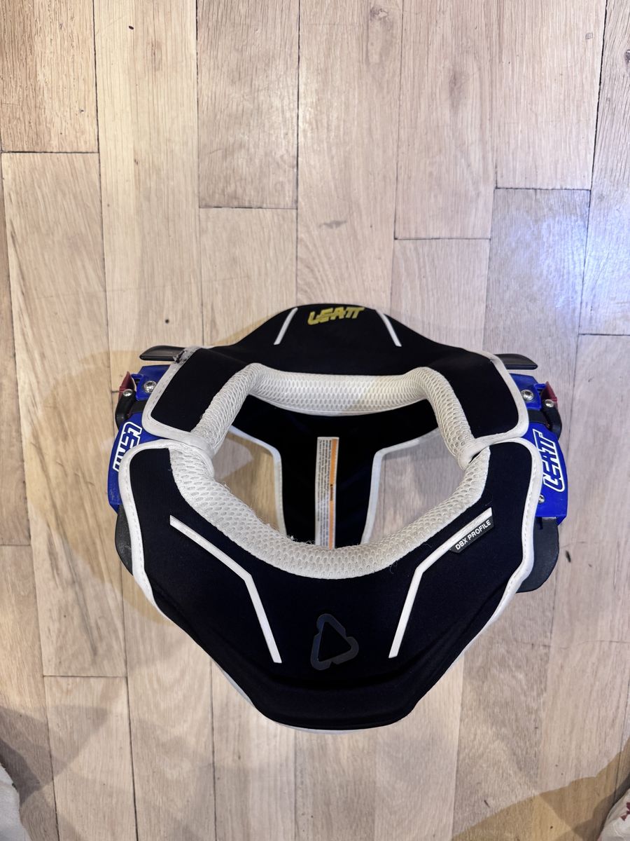 LEATT Bicycle DBX Mountain Bike Carbon Fiber Reinforced Neck Brace Size Small