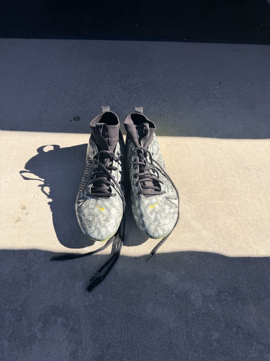 Nike Men’s Cleats size 10