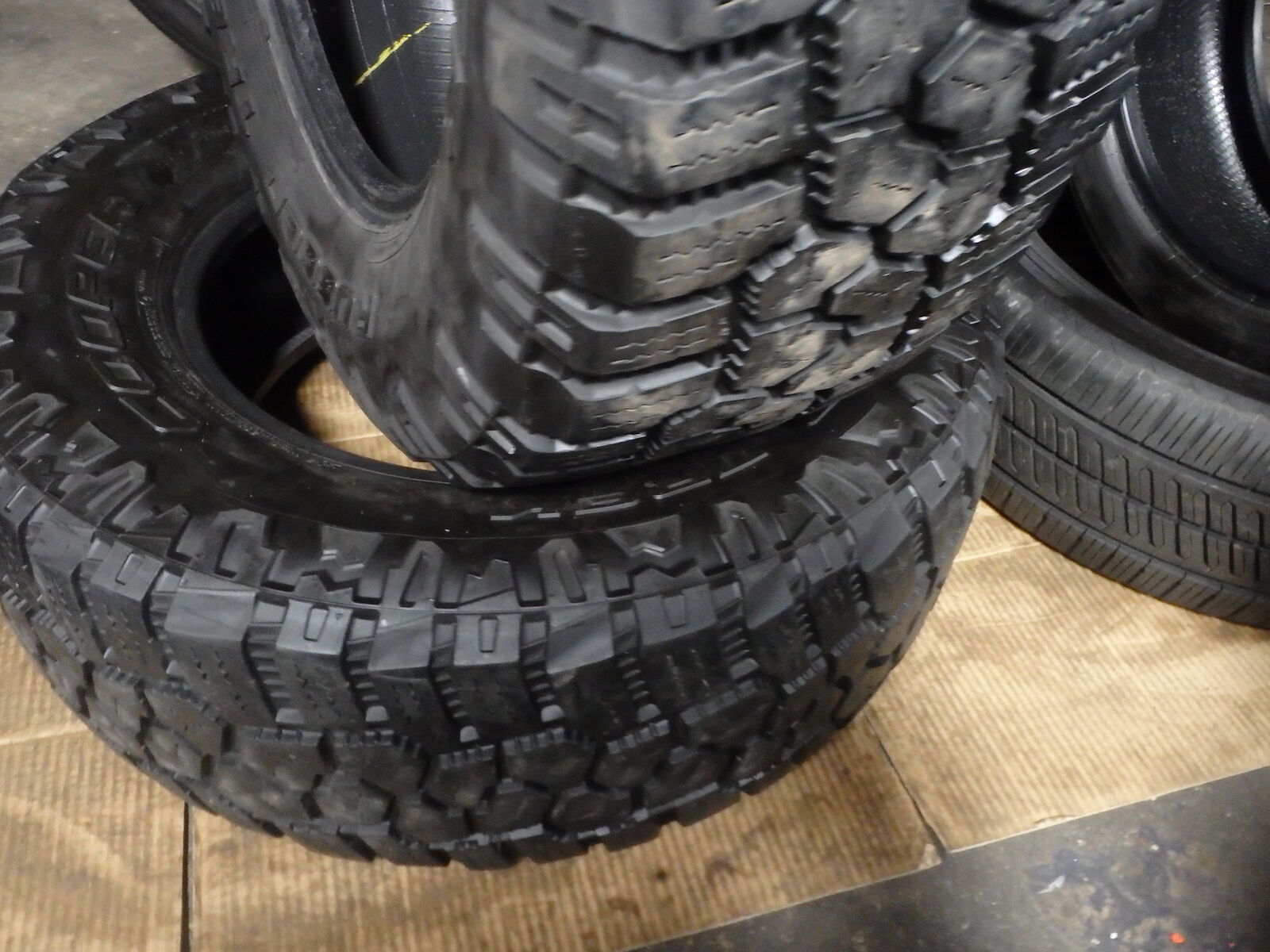 265/70R17COOPER DISCOVERED RUGGED TREK PAIR OF TWO USED TIRES