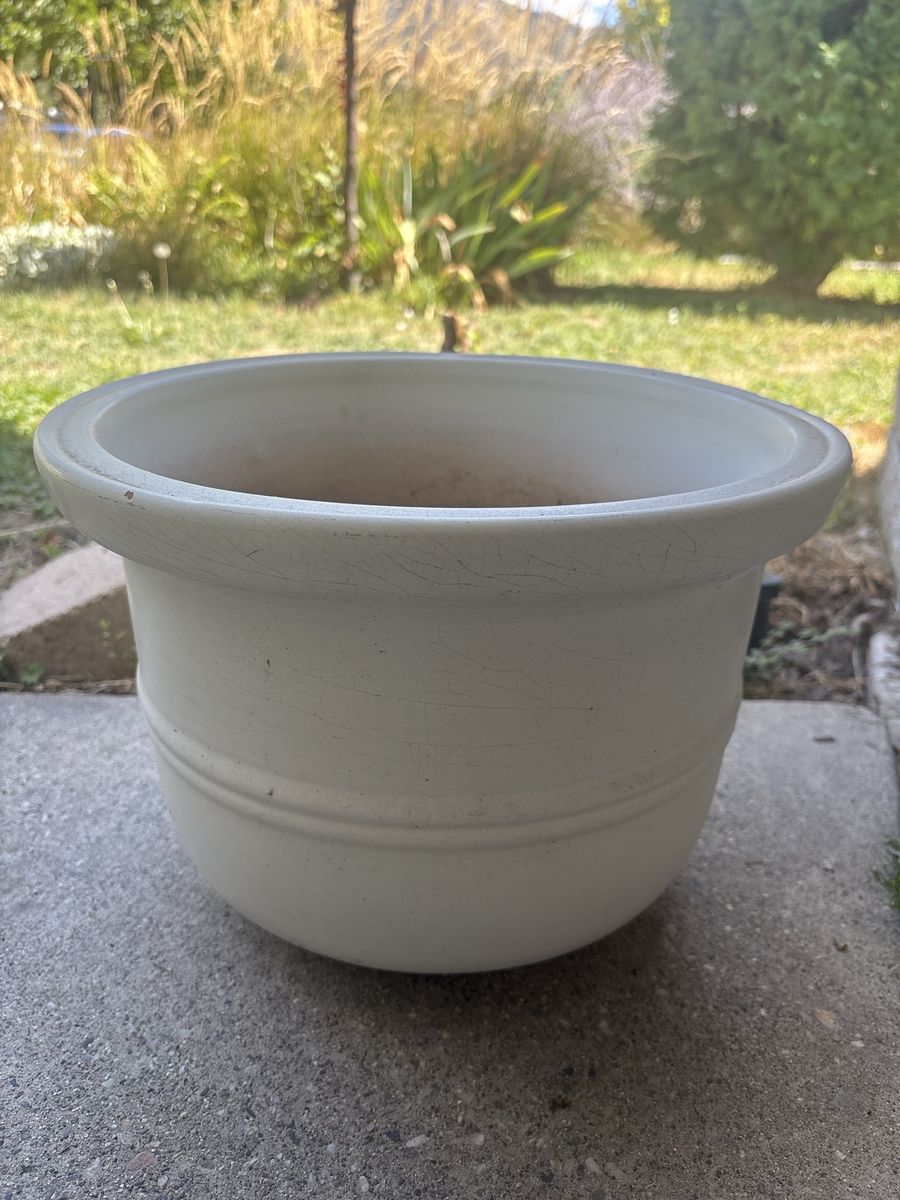 High Quality Ceramic Planter Pot with Drainage Hole and Crazed Glaze Finish