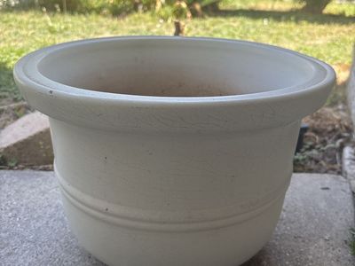 High Quality Ceramic Planter Pot with Drainage Hole and Crazed Glaze Finish