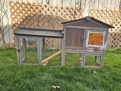 Small Chicken Coop / Rabbit Hutch