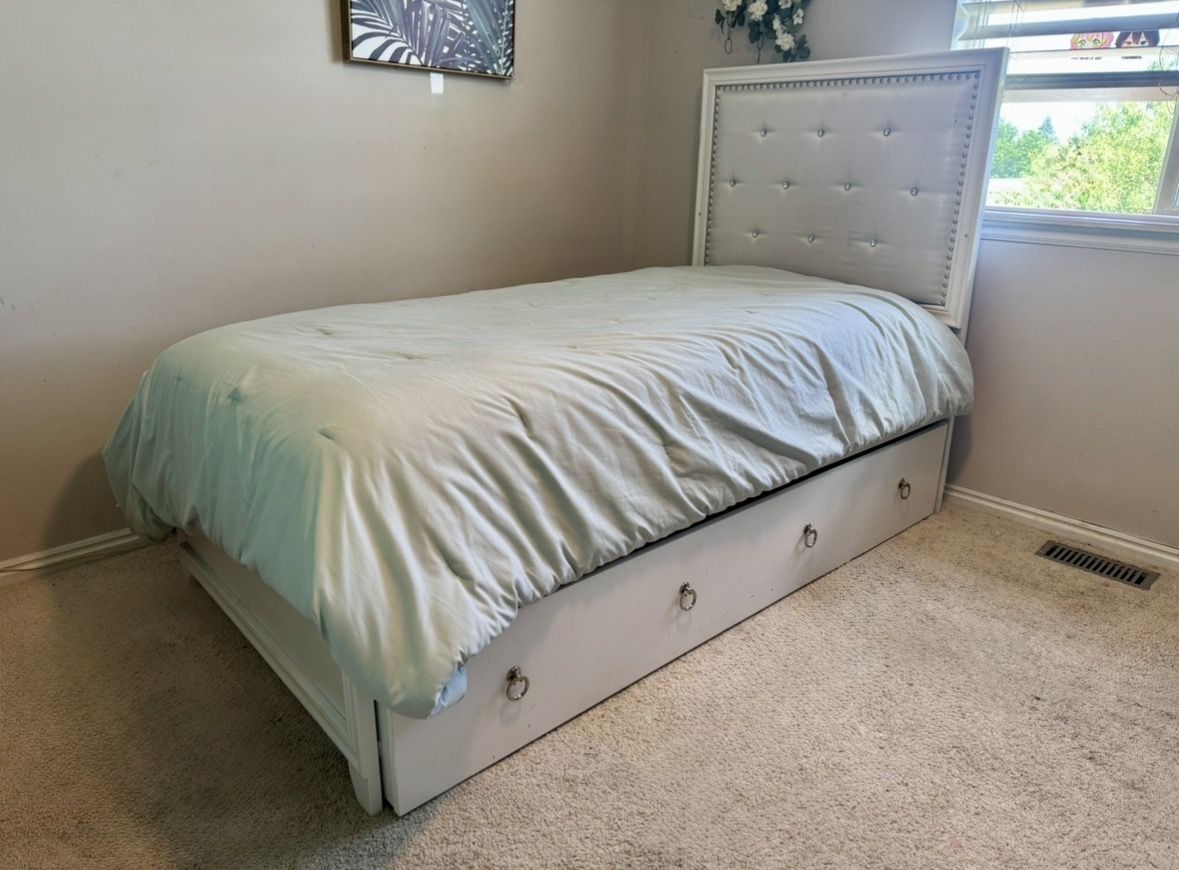 Youth twin bedroom set