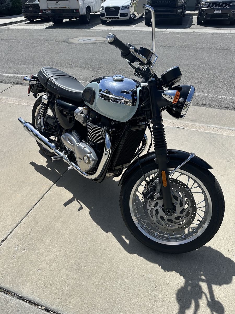 2023 Trump Bonneville T120