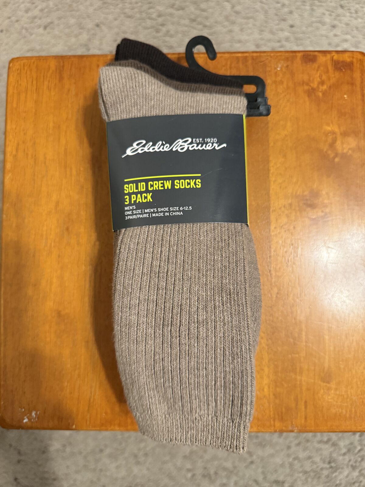 Brand New Eddie Bauer Solid Crew Socks 3-pk