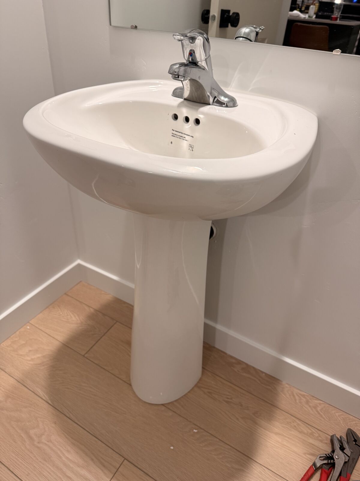 Bathroom Sink / Faucet