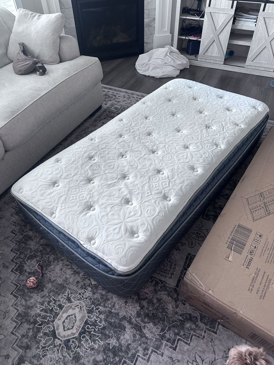 Twin Mattress pillow top