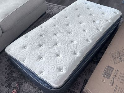Twin Mattress pillow top