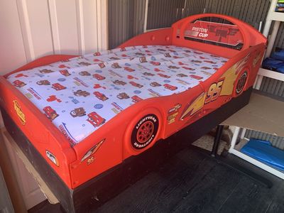 Toddler bed