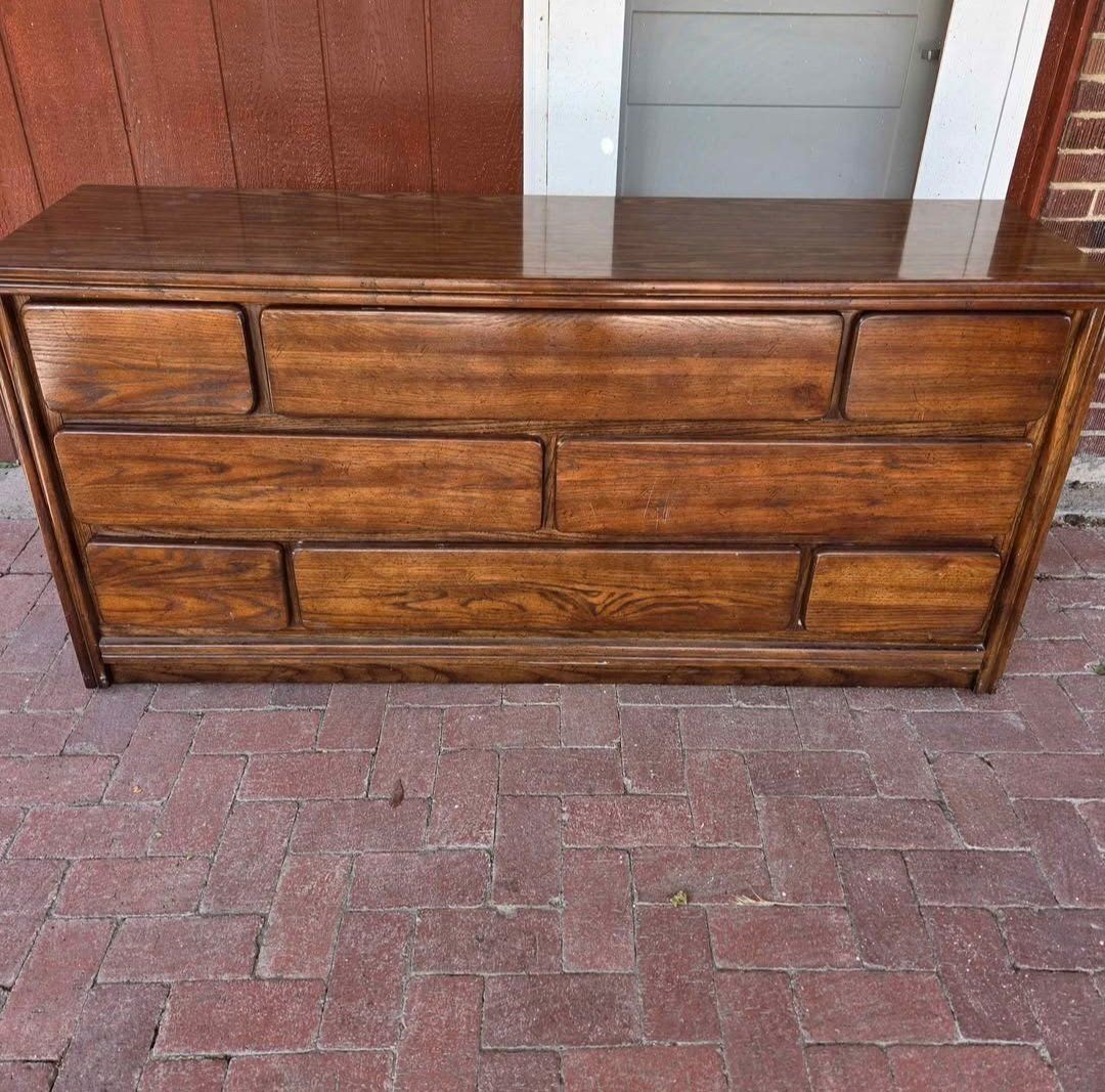 8 Drawer Dresser