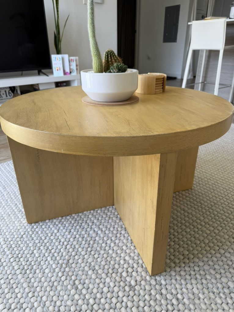 Modern Circular Wood/Oak Veneer Coffee Table