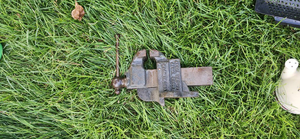 NICE Antique Vintage Athol Machine & Foundry Company 623 1/2 Swivel Bench Vise