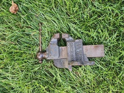 NICE Antique Vintage Athol Machine & Foundry Company 623 1/2 Swivel Bench Vise
