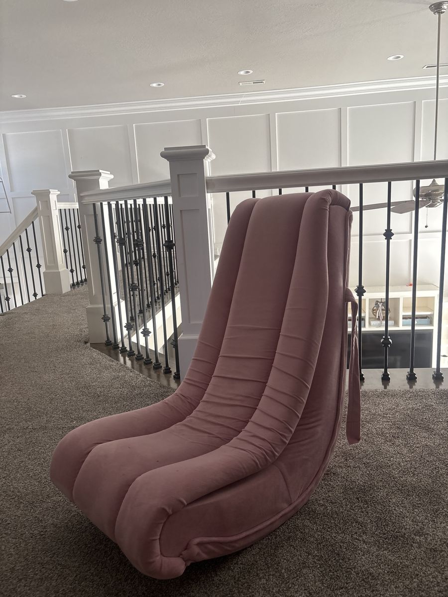 Fun Pink Floor Chair - Cozy & Comfortable Seating (Light Stain)
