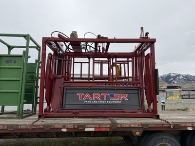 Tarter hydraulic cattle chute