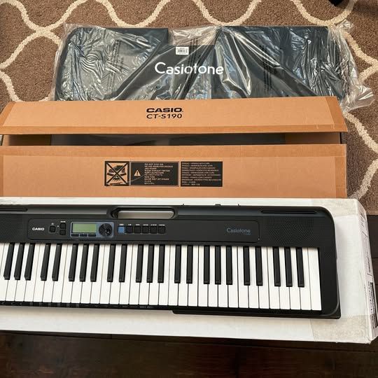 Casio_CT-S190 61-key Portable Keyboard/piano Bundle. 