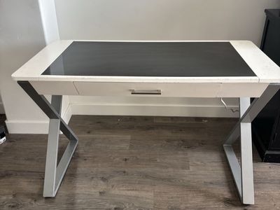 Desk With Outlet