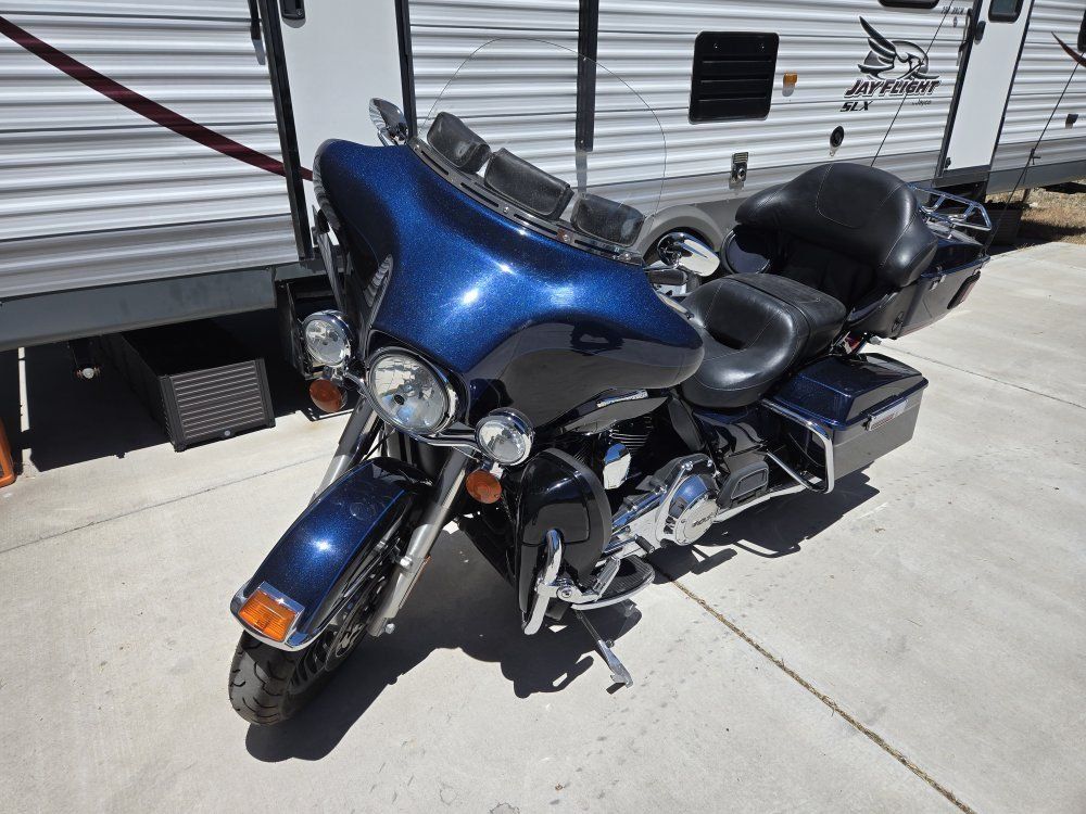 2012 Harley-Davidson FLHTCU Ultra limited Electra Glide Blue Touring Motorcycle Six Speed