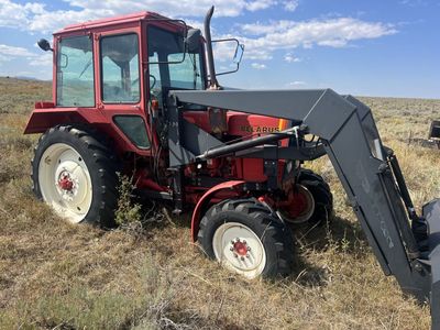 Belarus 825 tractor
