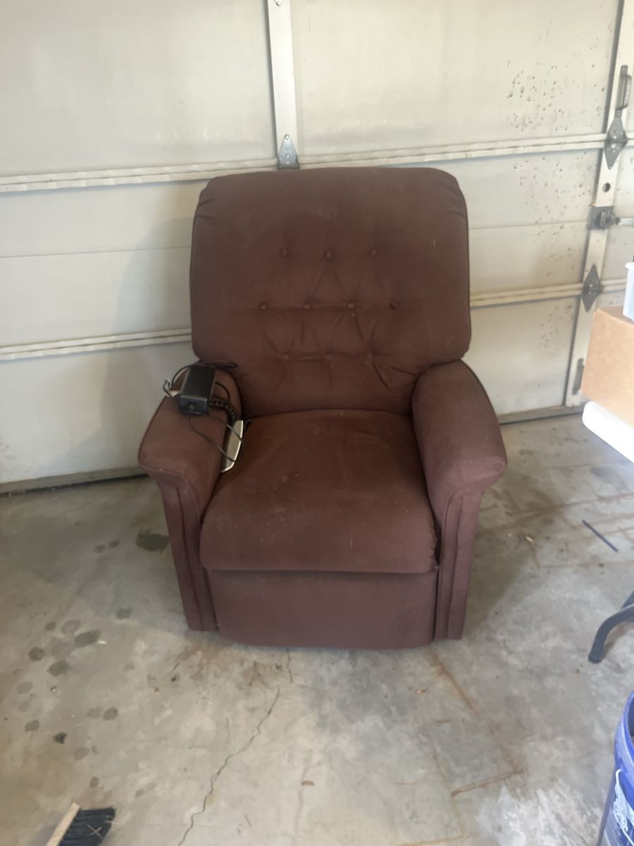 Comfortable Brown Power Lift Recliner Chair - Works Great!