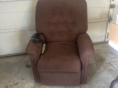 Comfortable Brown Power Lift Recliner Chair - Works Great!