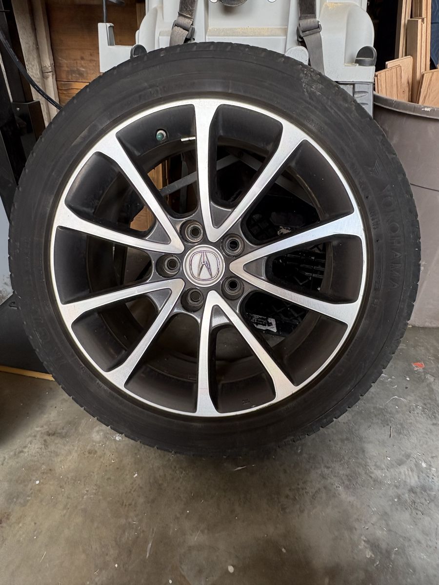 Acura OEM 18-Inch Alloy Wheel with Yokohama 225/50R18 Tire