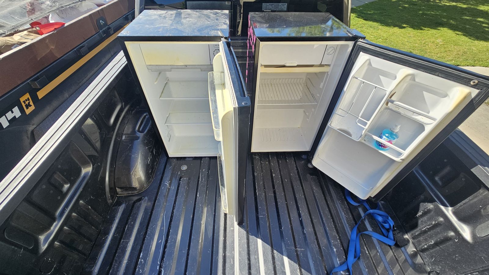 Mini fridge fridges $25