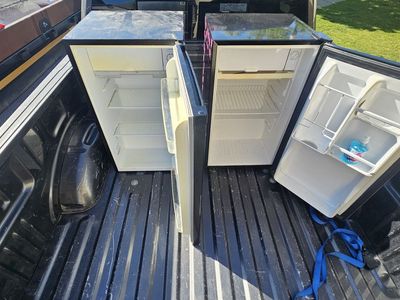 Mini fridge fridges $25