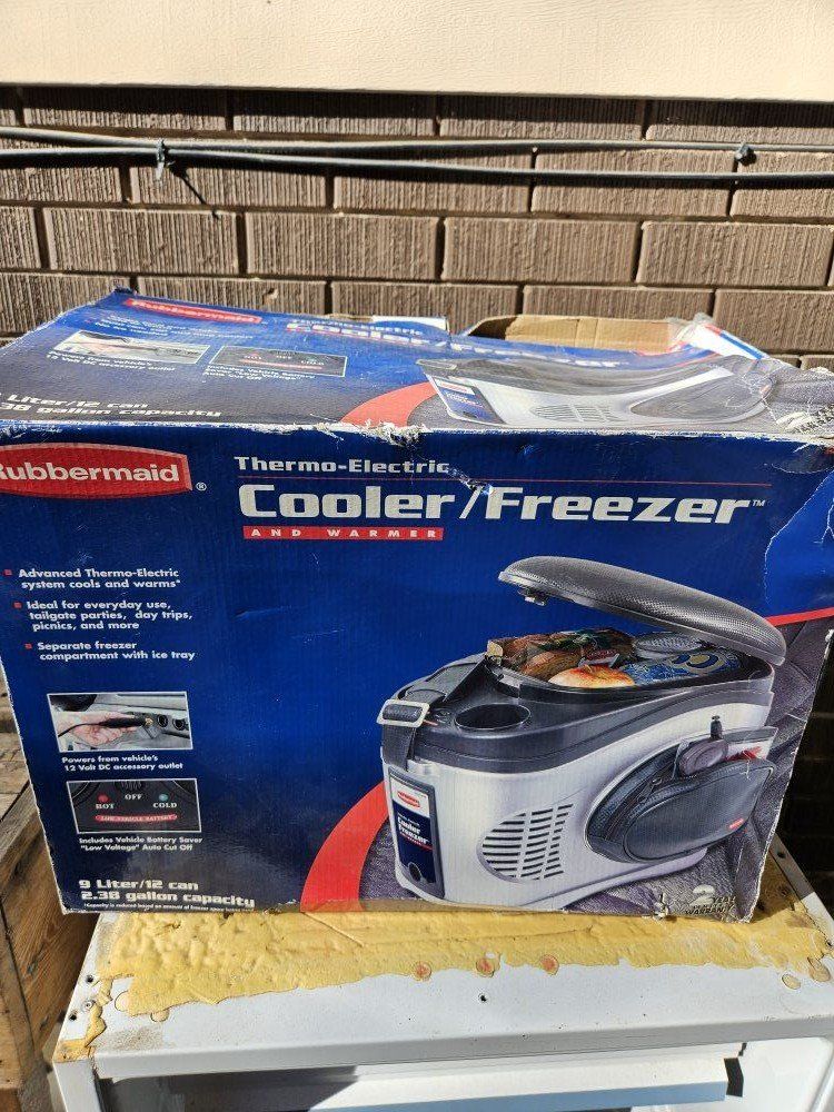 Rubbermaid Thermo Electric Vehicle Cooler