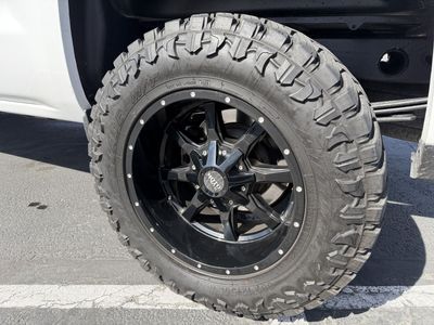 Moto Metal 18 Wheels 33 Tires