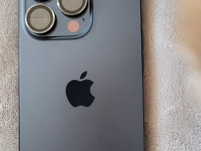 VERIZON iPhone 15 - 256GB - Cracked Camera Lens, But Works Great!