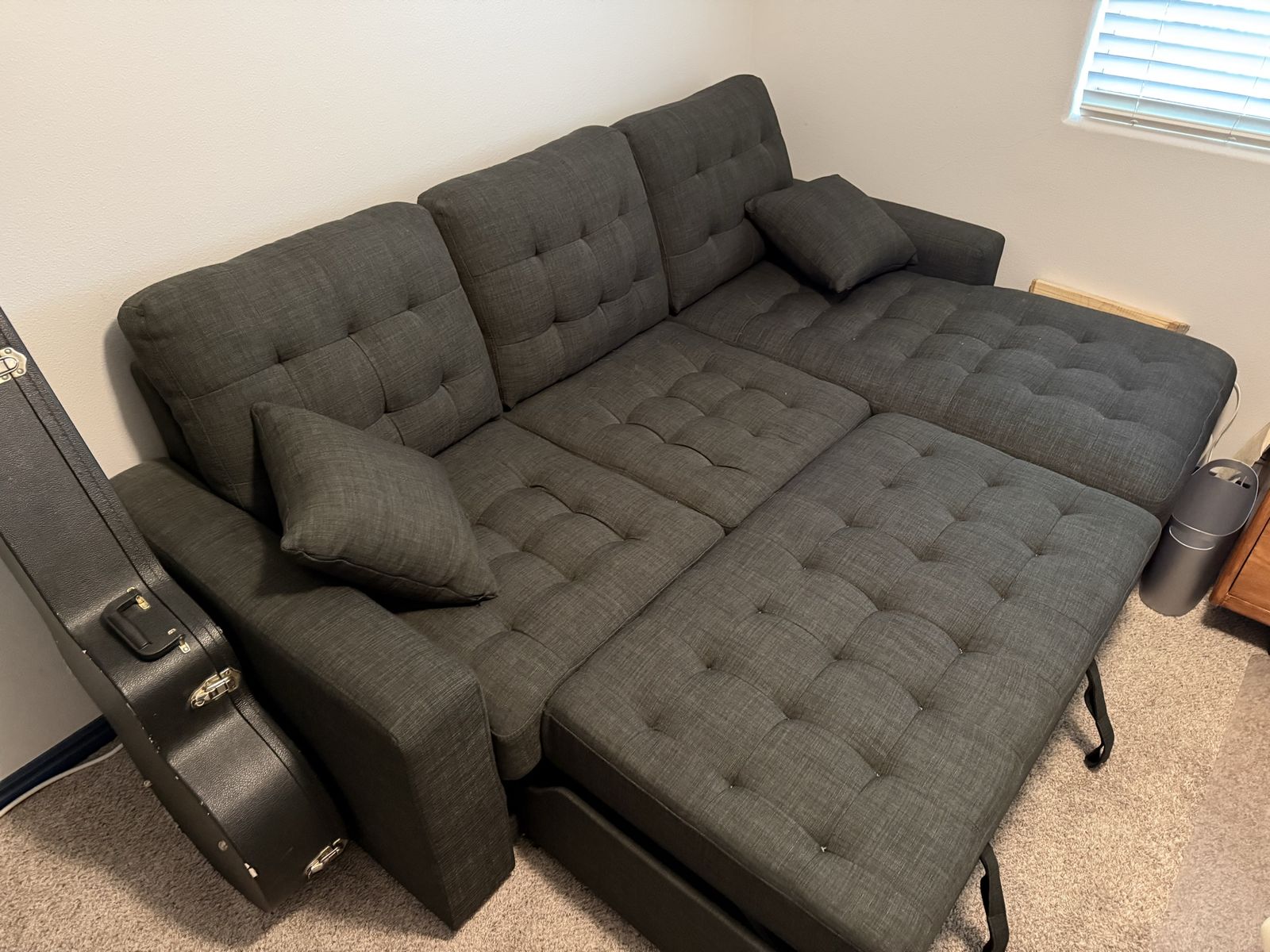 Spacious Grey Sectional Sofa with Pull-Out Bed and Storage Chaise - Perfect for Living Room