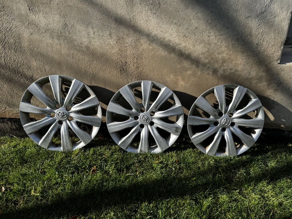 Hubcaps Toyota Corolla