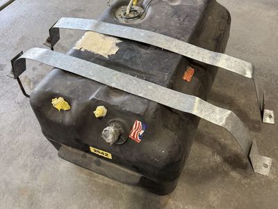 New Vehicle Gas Tank with Straps - New Condition