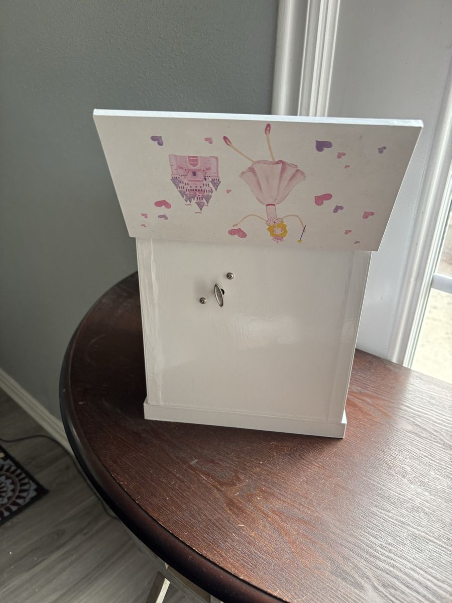 Main image 3