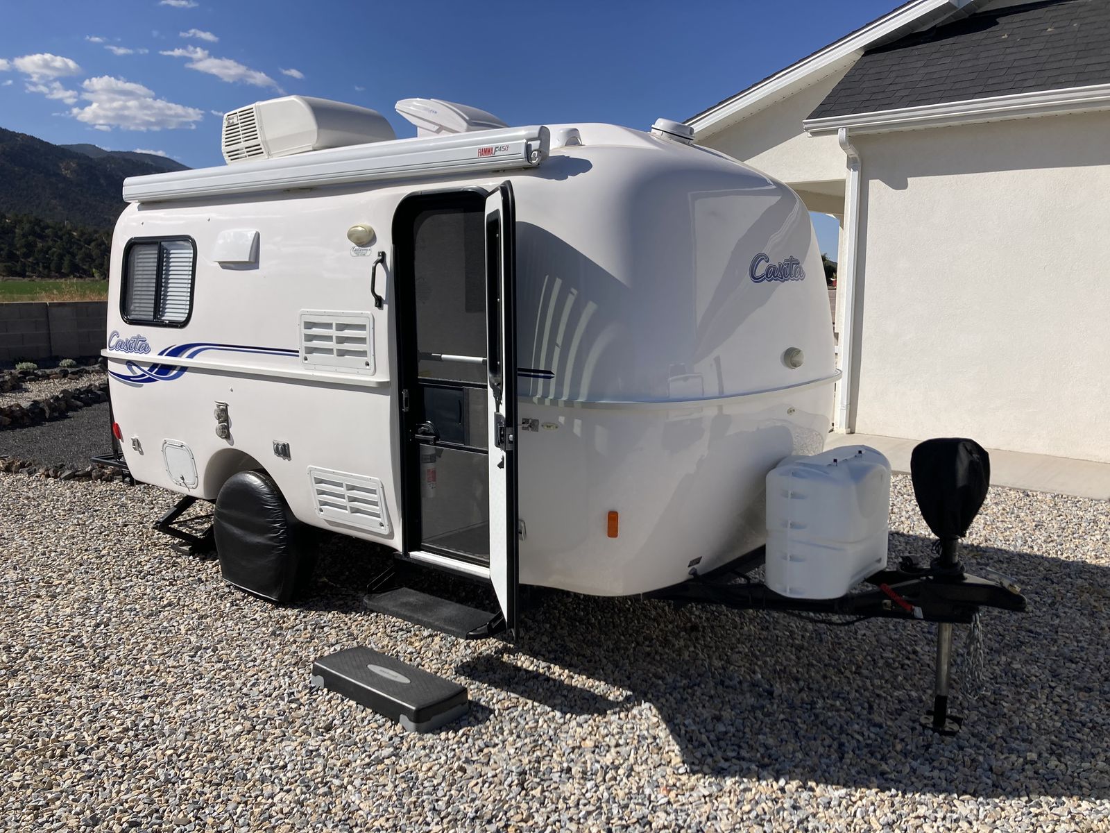 Casita 17’ Spirit Deluxe Travel Trailer
