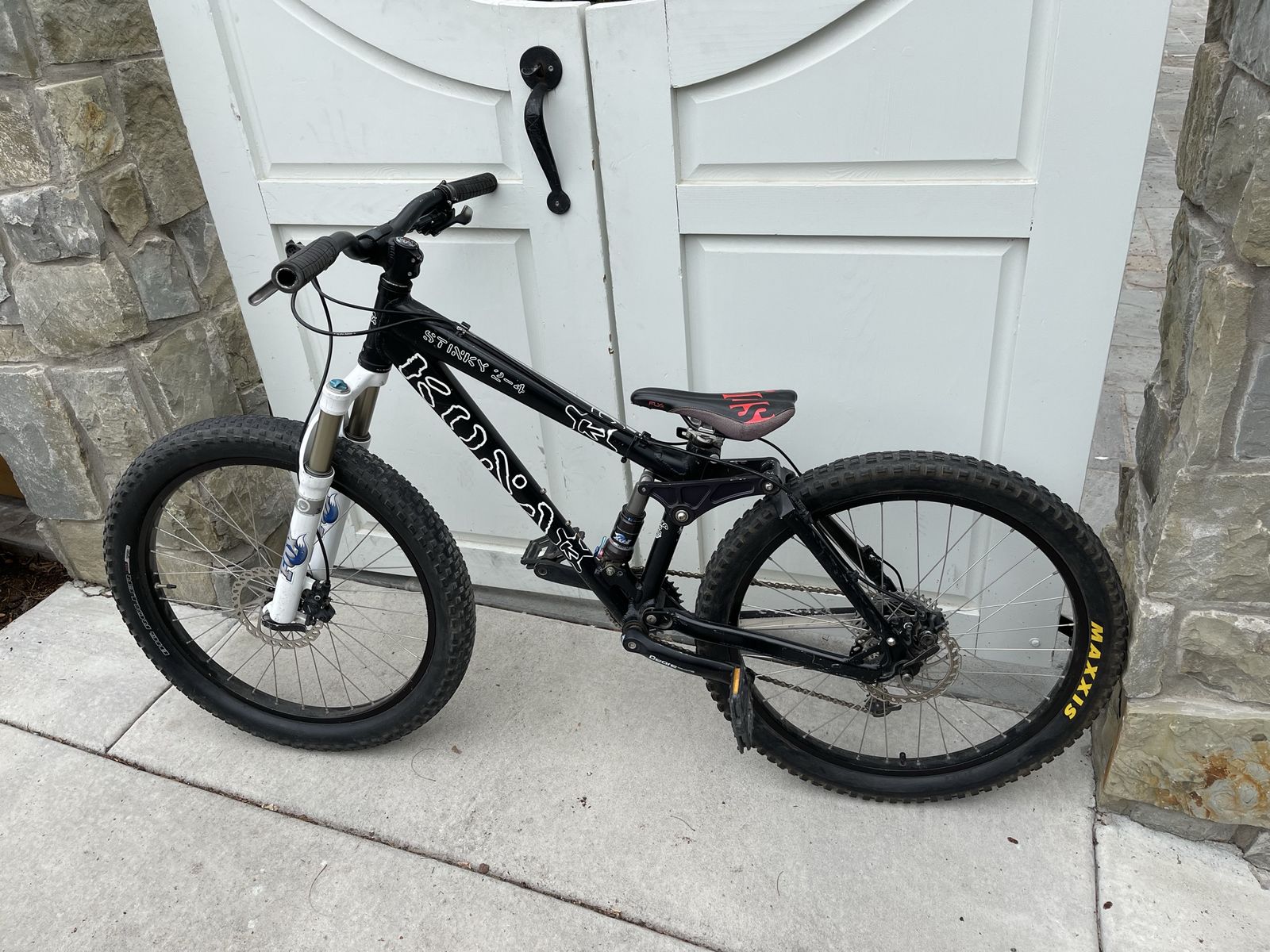 Kona Stinky Full Suspension Mountain bike