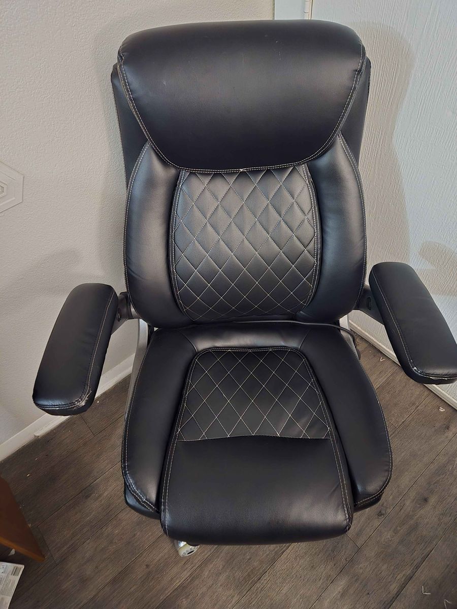 Nicer Gamer/Office Chair