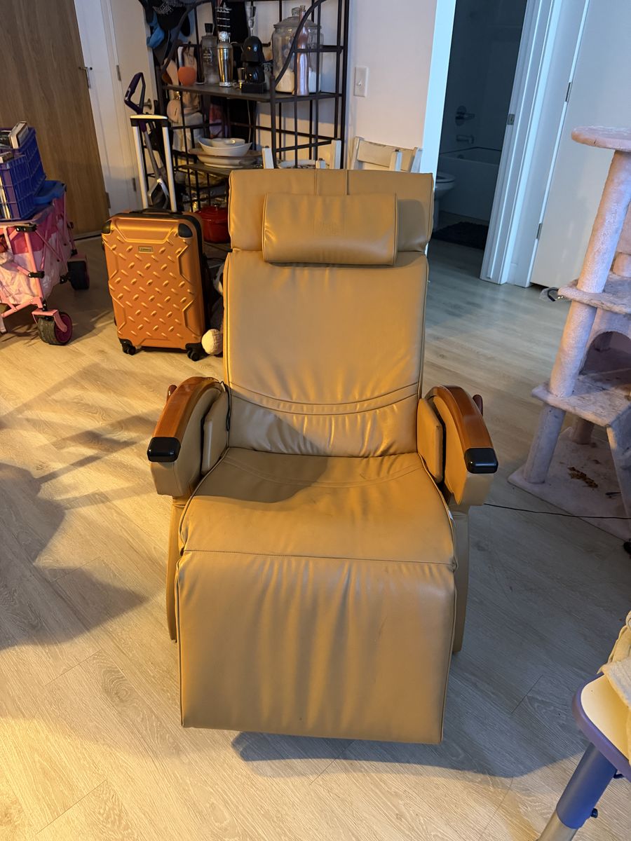 Distress Spa Inversion Massage Chair