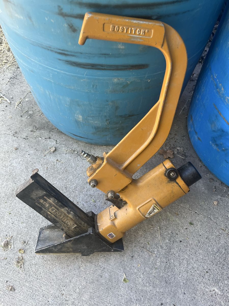 BOSTITCH S4 Pneumatic Stapler - Heavy Duty Industrial Tool for hardwood floors