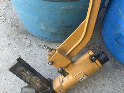 BOSTITCH S4 Pneumatic Stapler - Heavy Duty Industrial Tool for hardwood floors