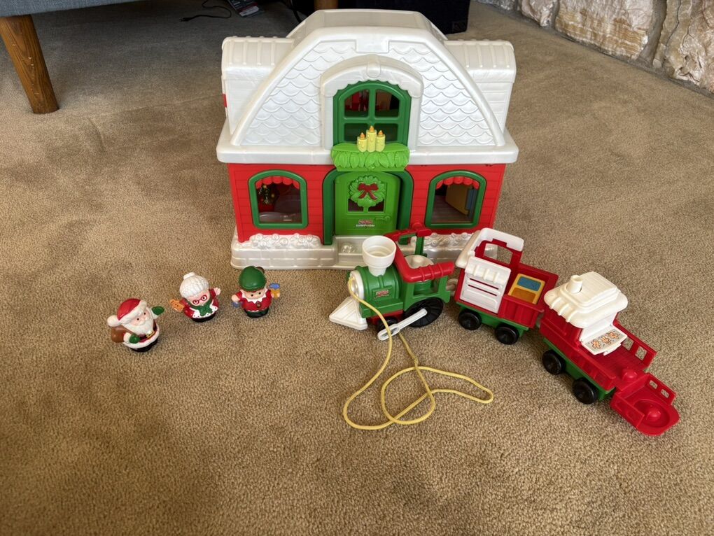 Fisher-Price Little People Santa's North Pole Cottage Set