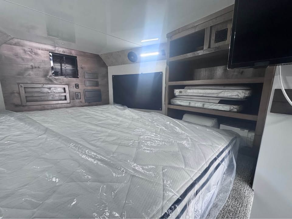Main image 12