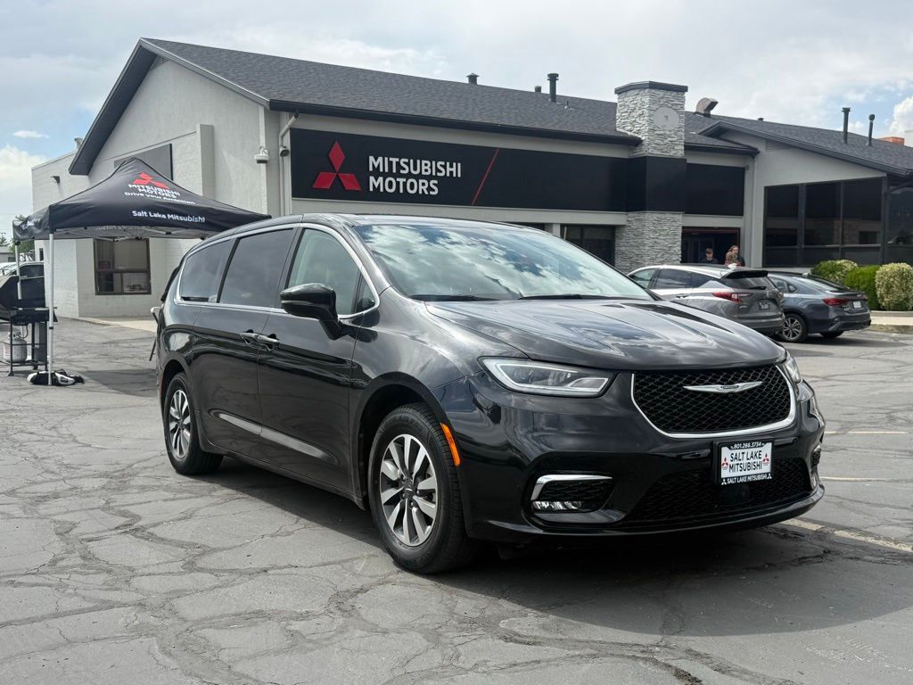 2022 Chrysler Pacifica Hybrid Touring L