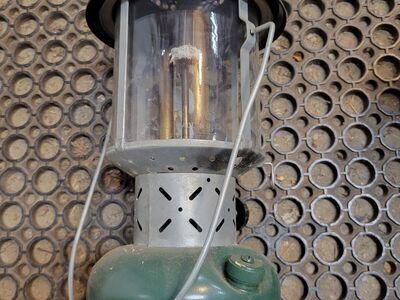 Vintage Coleman 220E 2 mantle lg lantern