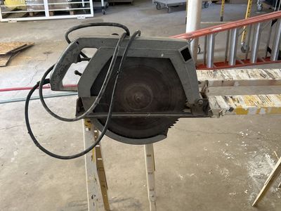 Makita 5402NA 16-5/16" Hypoid Saw - 15" Beam Saw, Metal Housing, w/ Blade