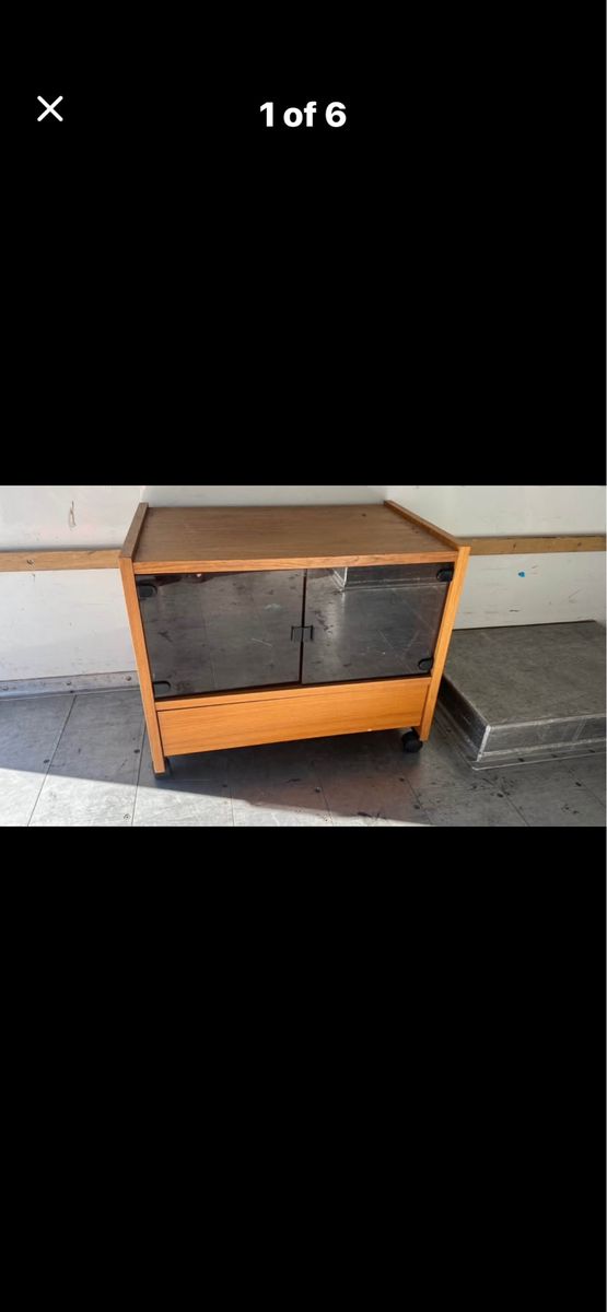 Good Condition Wheeler TV Stand 32" X 20" X 26" H