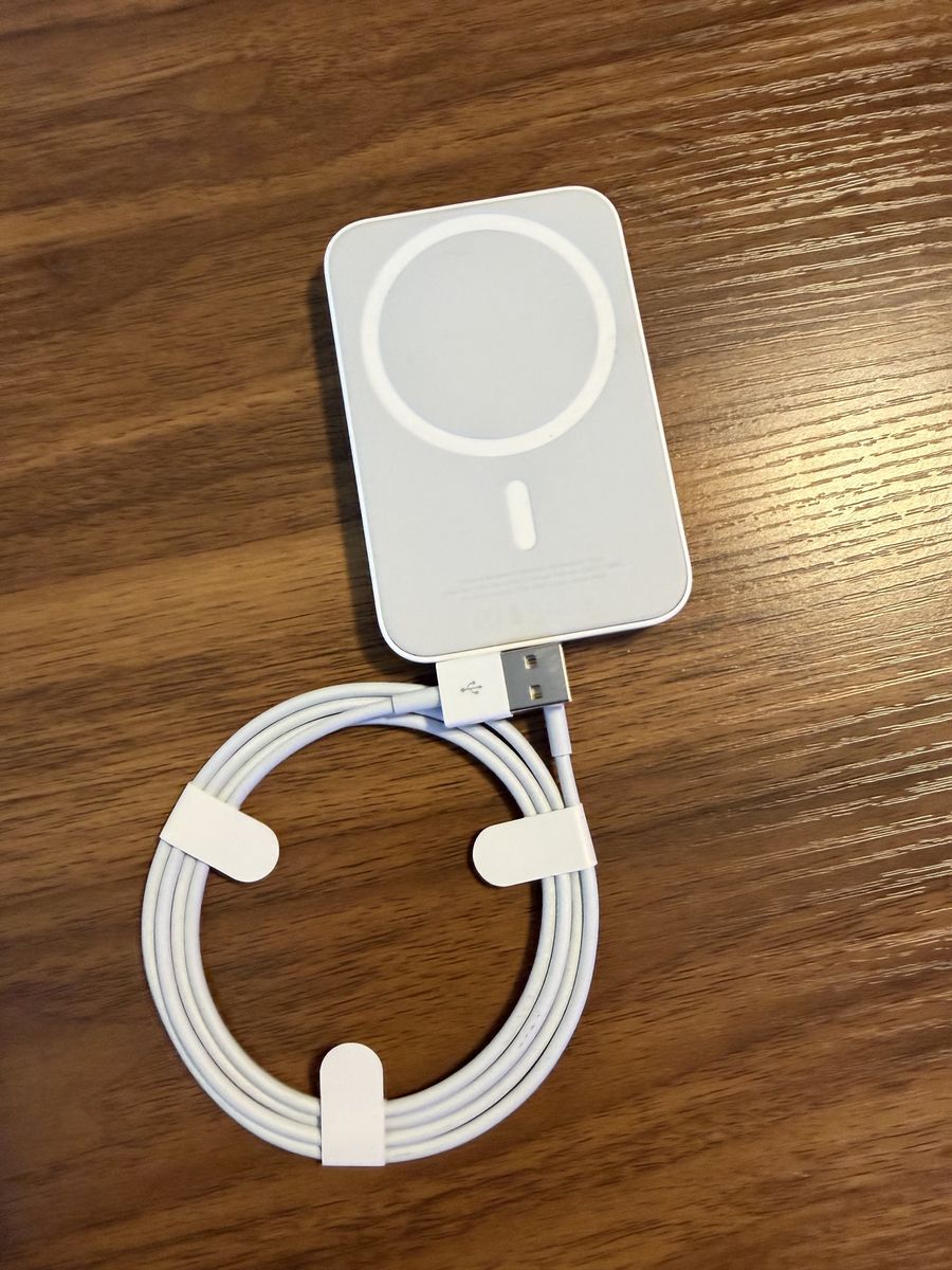 Apple MagSafe Battery Pack for iPhone - White, Portable Wireless Charger