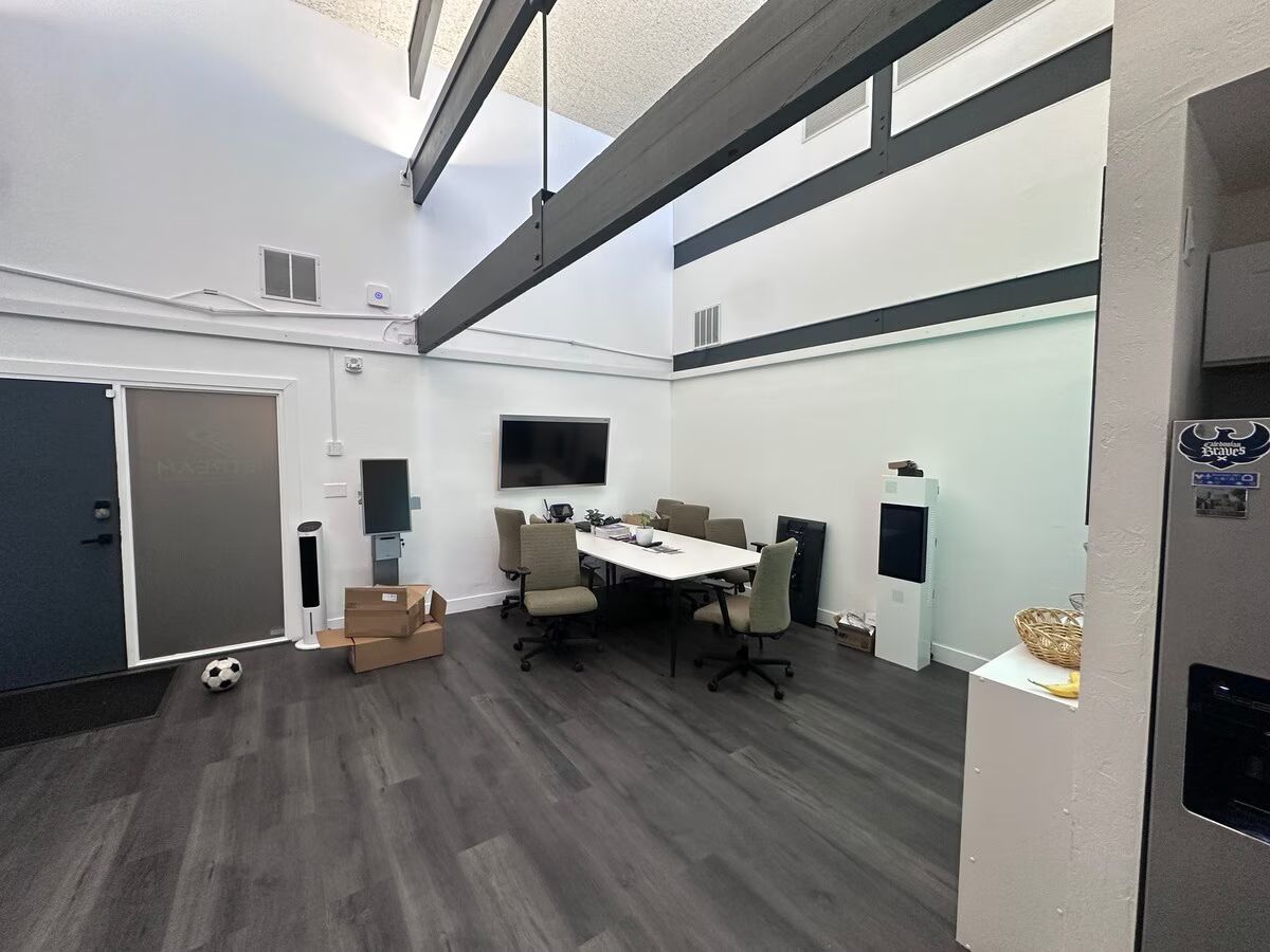 Main image 7