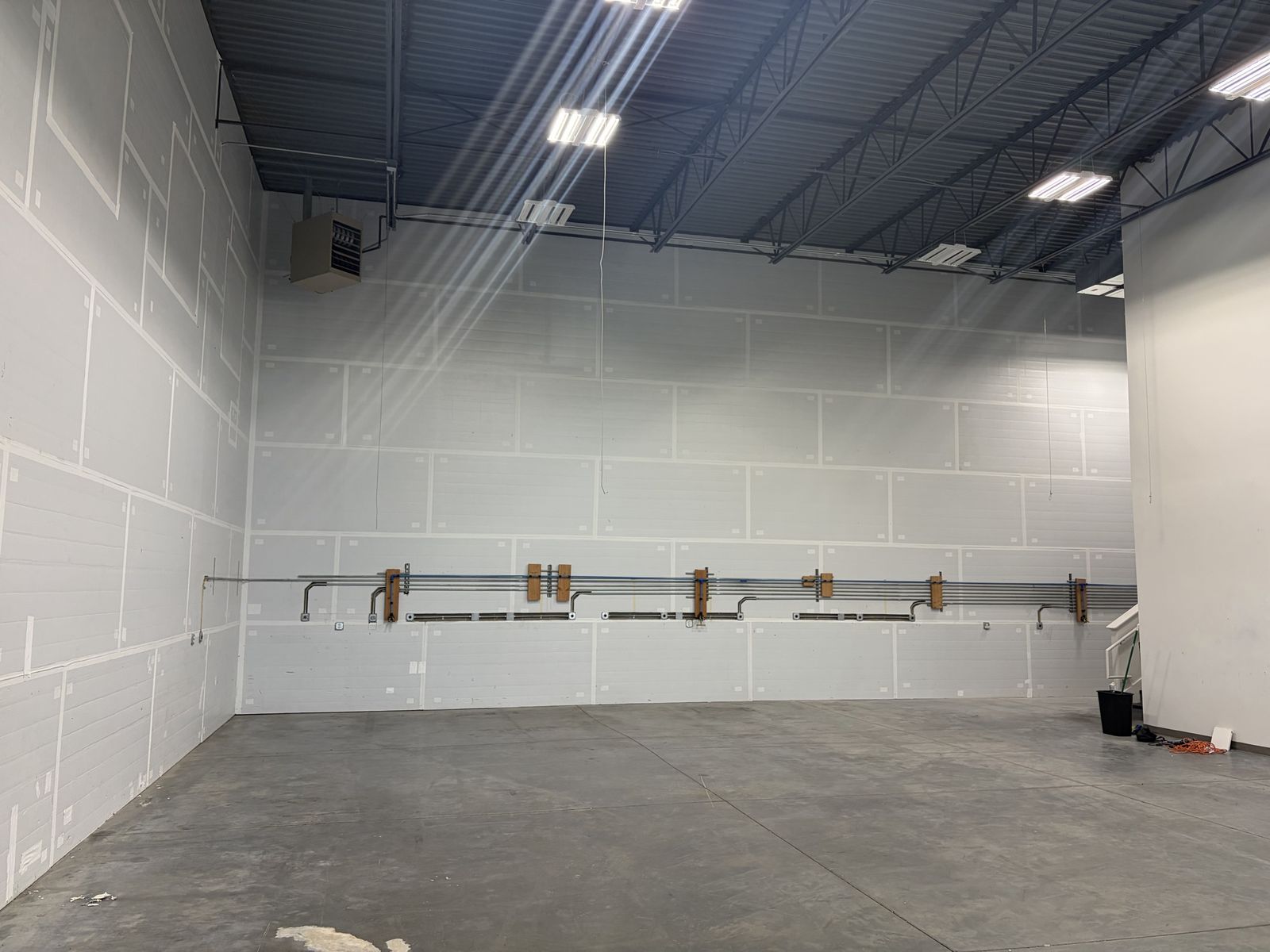Main image 13